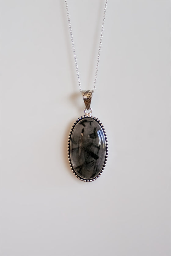 Colgante rústico de Cuarzo Turmalinado en plata
