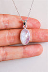 COLGANTE OVALADO DE PIEDRA LUNA EN PLATA DE LEY