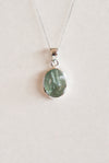 Colgante de piedra sol verde en plata de ley