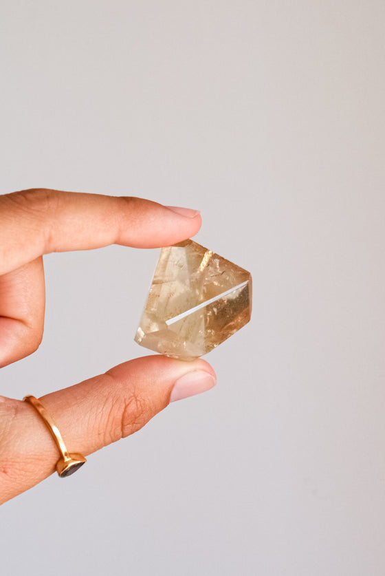 Formas libres pulidas de citrino natural