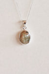 Colgante de piedra sol verde en plata de ley