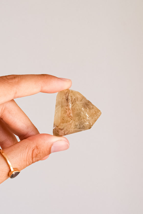 Formas libres pulidas de citrino natural