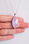 Colgante de piedra luna rosa en plata de ley