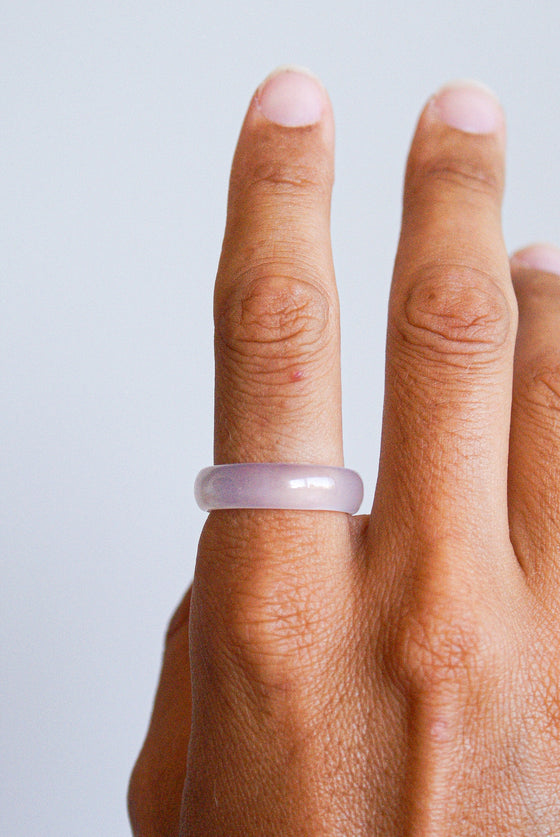 Anillo banda mineral ágata teñida