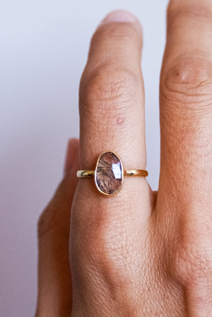 Anillo cuarzo rutilado en plata bañado en oro