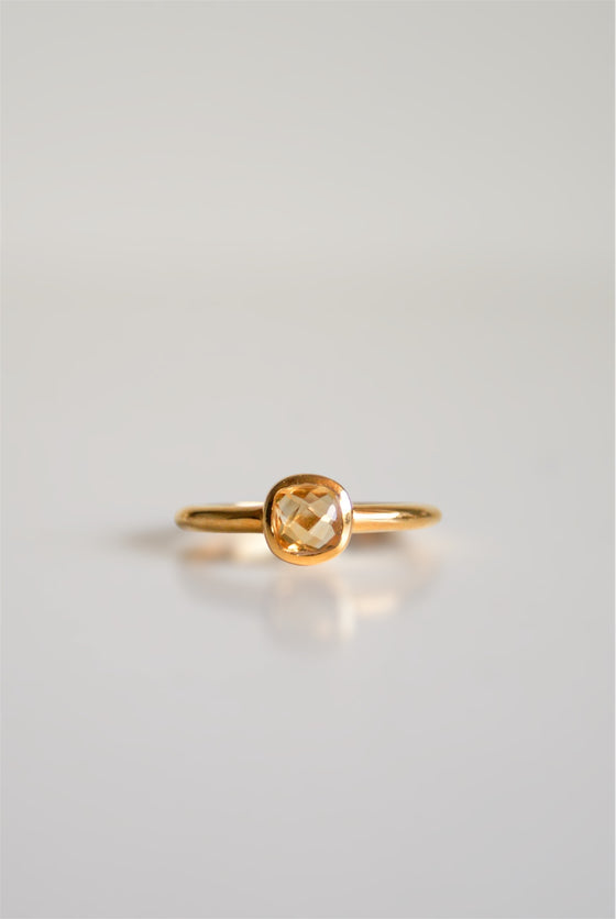 Anillo de Citrino Bañado en oro