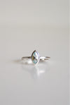 Anillo aura de topacio azul en plata