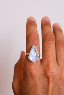  Anillo gota de piedra luna en plata