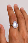 Anillo gota de piedra luna en plata