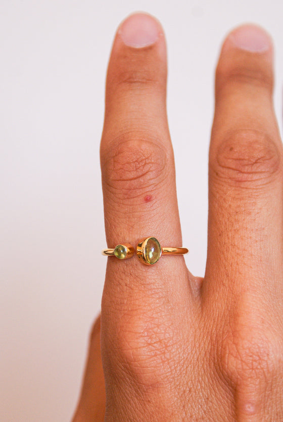 Anillo peridoto bañado en oro