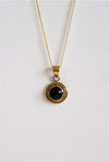 Colgante de bronce y obsidiana