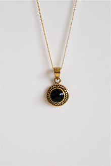  Colgante de bronce y obsidiana