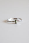 Anillo ajustable de moldavita en plata de ley