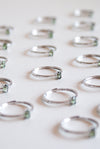 Anillo ajustable de moldavita en plata de ley