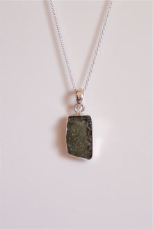  Colgante de Moldavita en plata de ley