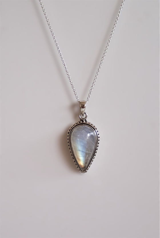 Colgante Lágrima de piedra luna en plata