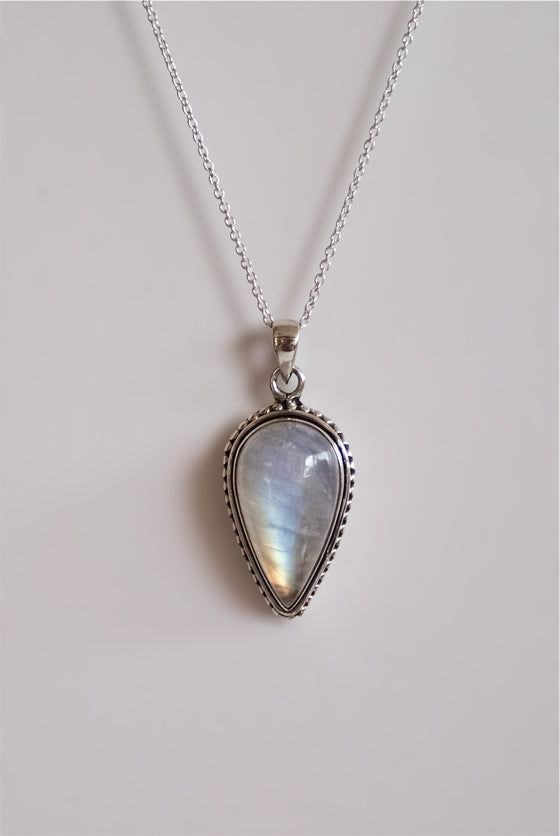 Colgante Lágrima de piedra luna en plata