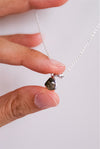 COLGANTE DE MOLDAVITA CAVIDAD NATURAL EN PLATA