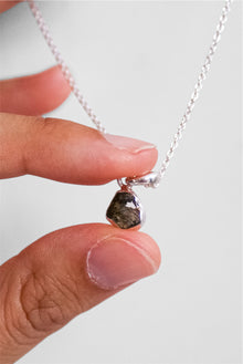  COLGANTE DE MOLDAVITA CAVIDAD NATURAL EN PLATA