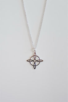  Colgante Nudo de Bruja en plata de ley 925