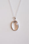 Colgante ovalado de cuarzo cristal en plata