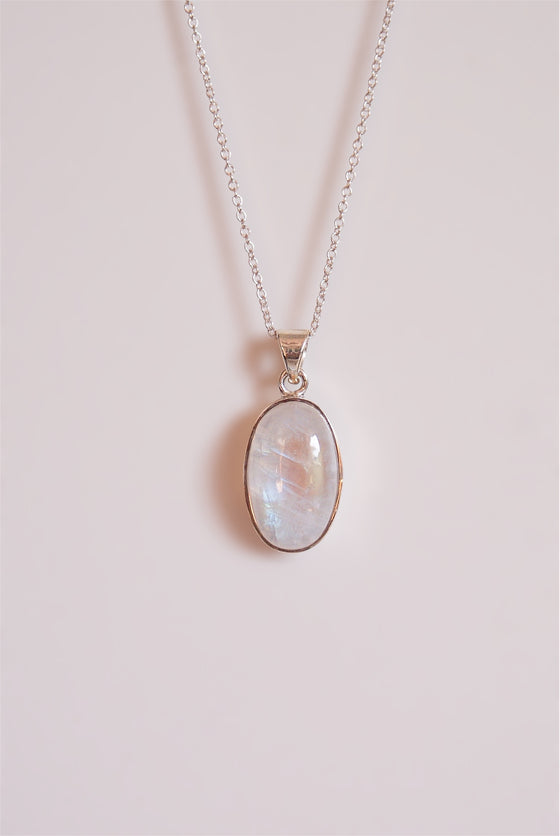 Colgante ovalado piedra luna en plata