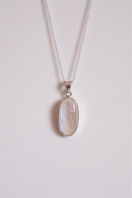 Colgante ovalado piedra luna en plata