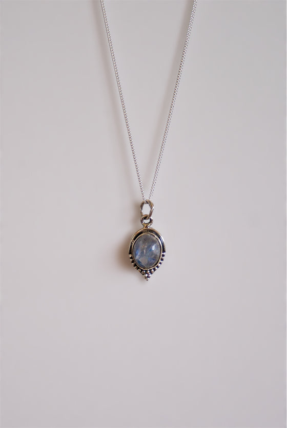 Colgante Kali de Piedra Luna en Plata