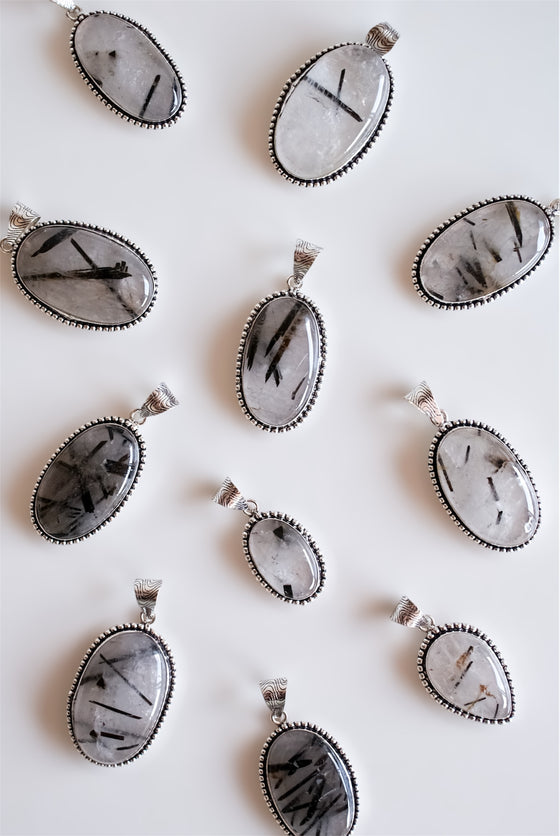 Colgante rústico de Cuarzo Turmalinado en plata