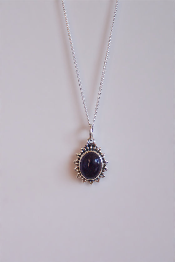 COLGANTE SURYA DE AMATISTA EN PLATA