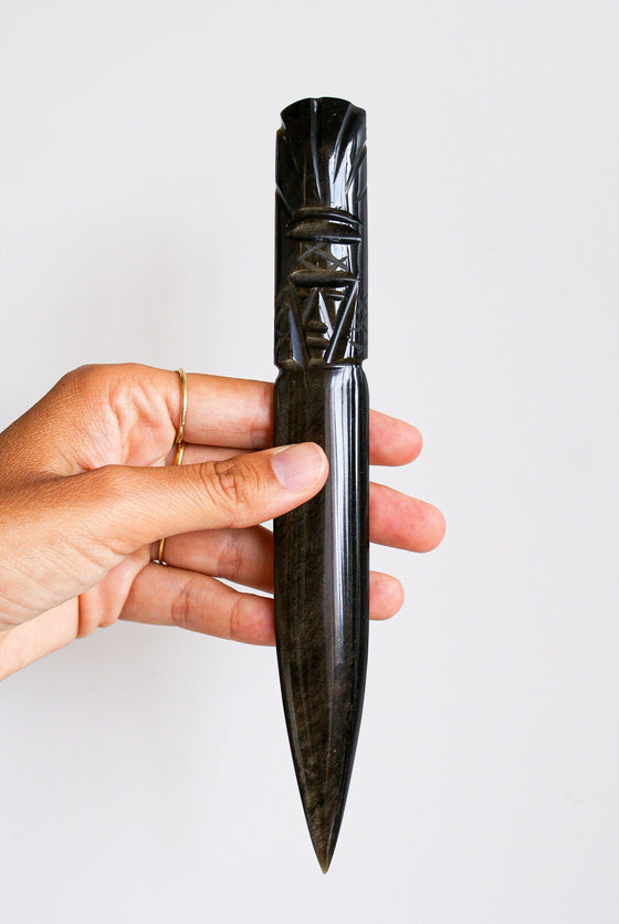 Daga obsidiana dorada