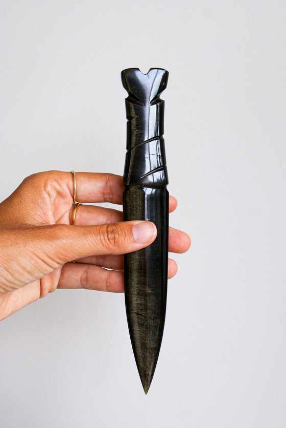 Daga obsidiana dorada