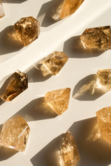  Formas libres pulidas de citrino natural