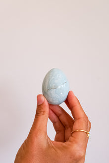  Huevo de dickita azul