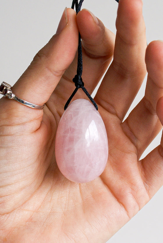 Huevo yoni de cuarzo rosa
