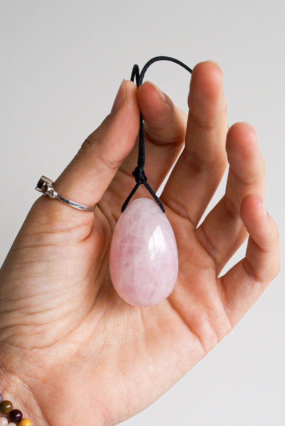 Huevo yoni de cuarzo rosa