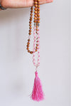 Japa mala de cuarzo rosa y sándalo