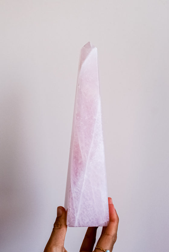 Obelisco de Cuarzo Rosa Grande