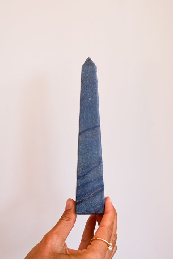 Obelisco de Cuarzo Azul