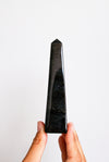 Obelisco de obsidiana dorada