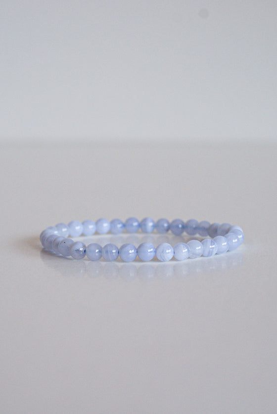 Pulsera infantil de calcedonia azul