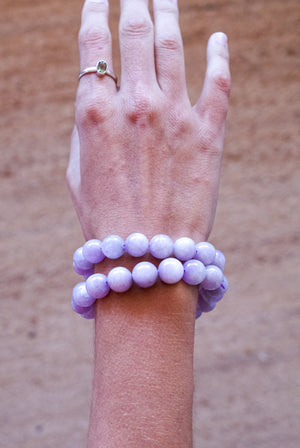 Pulsera de Kunzita de 12mm
