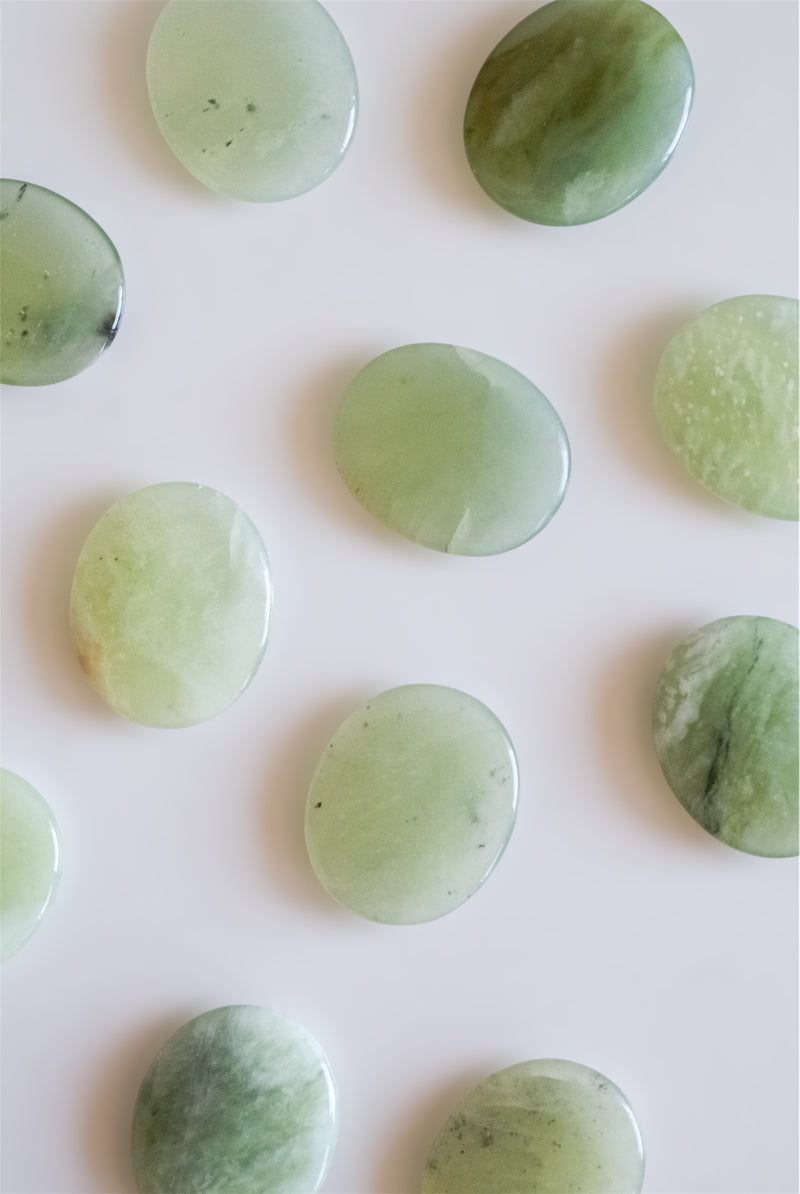 Rodado plano de jade verde