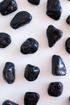 Rodado de turmalina negra
